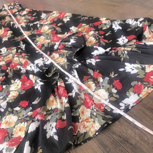 Long Floral Maxi High/Low Dress w. Beautiful Lace - Picture 8 of 9